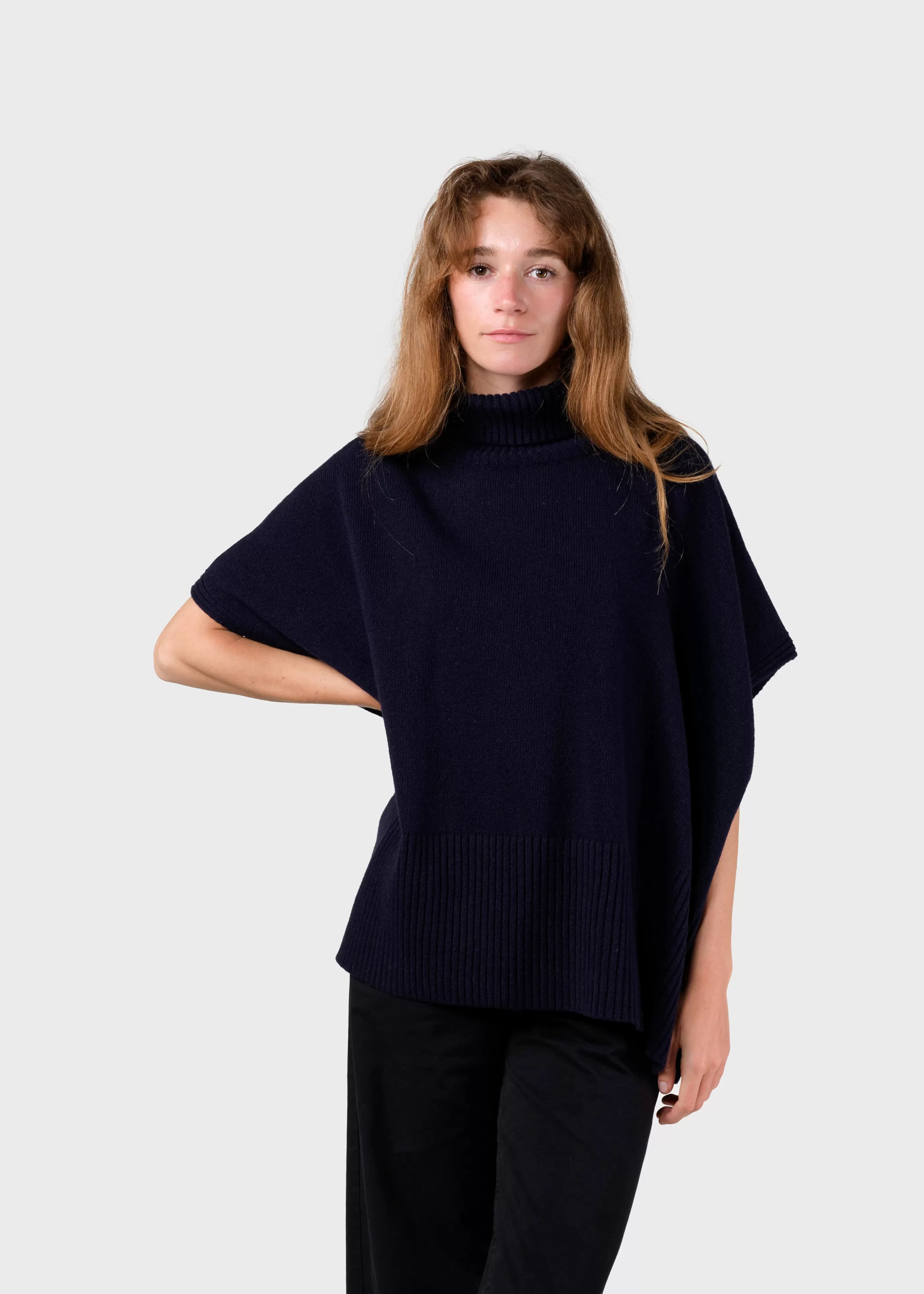 Klitmoller Collective Alba knit poncho - Navy- Strick