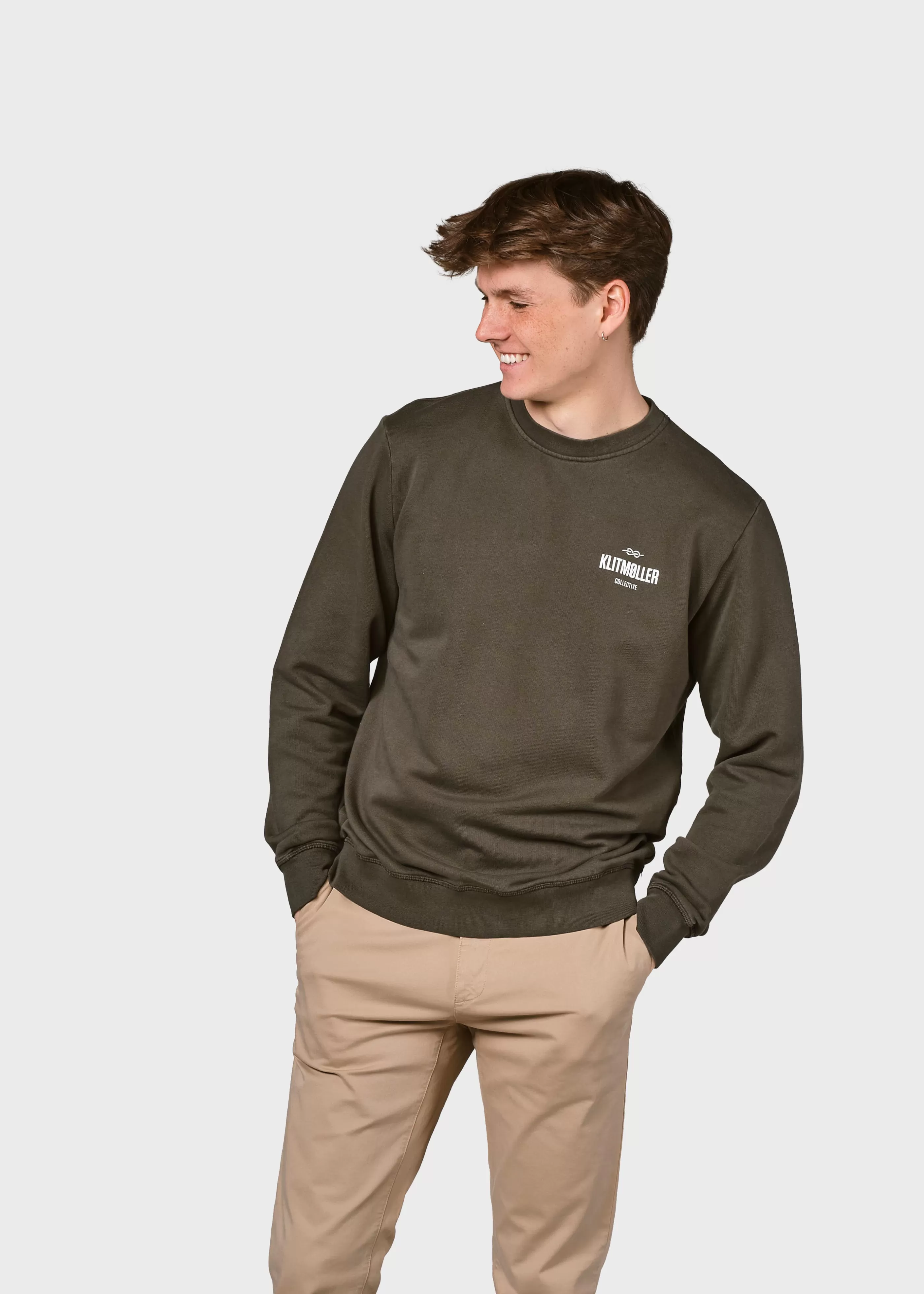 Klitmoller Collective Mens small logo crew - Olive- Sweatshirts