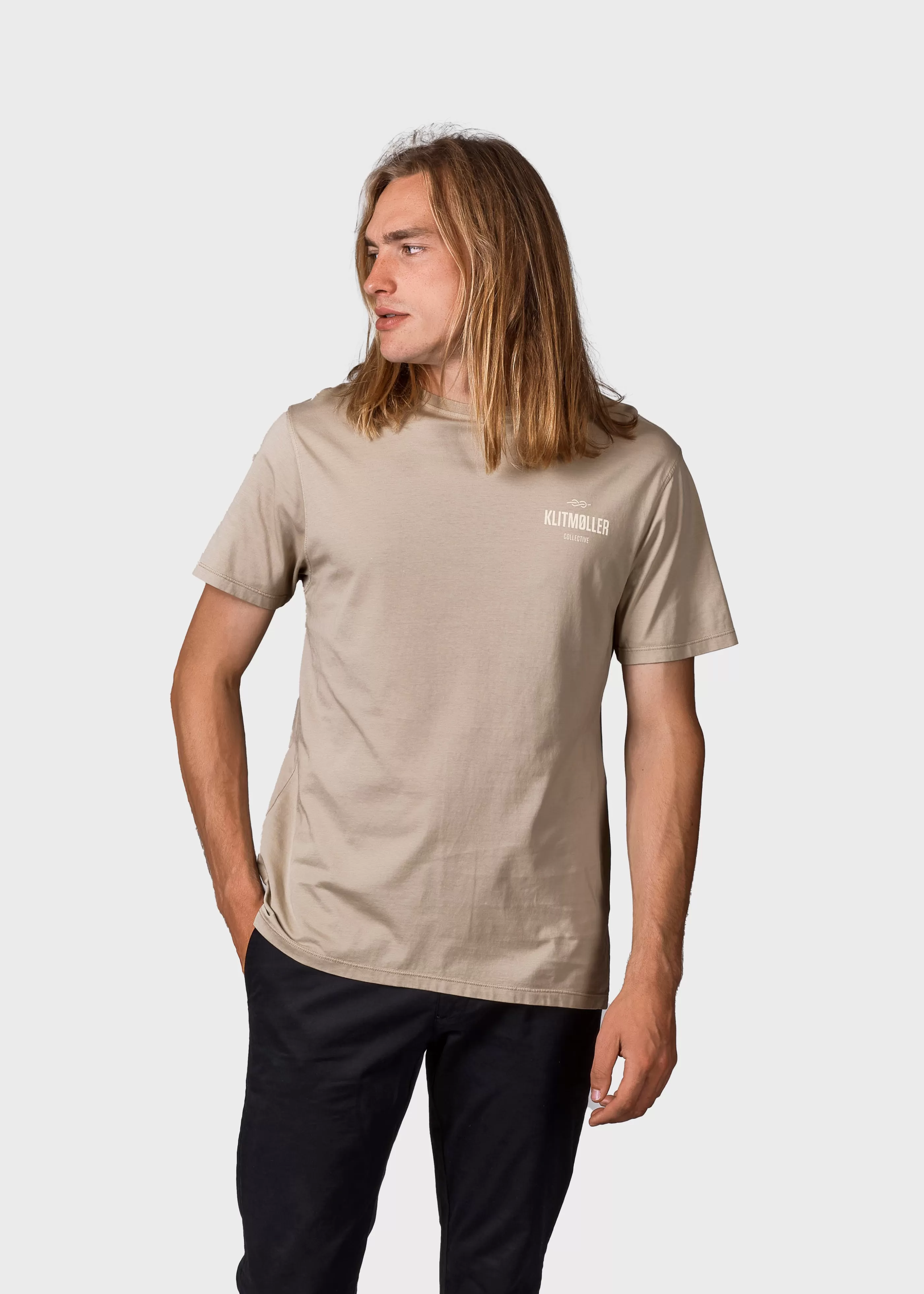 Klitmoller Collective Mens small logo tee - Sand- T-shirts