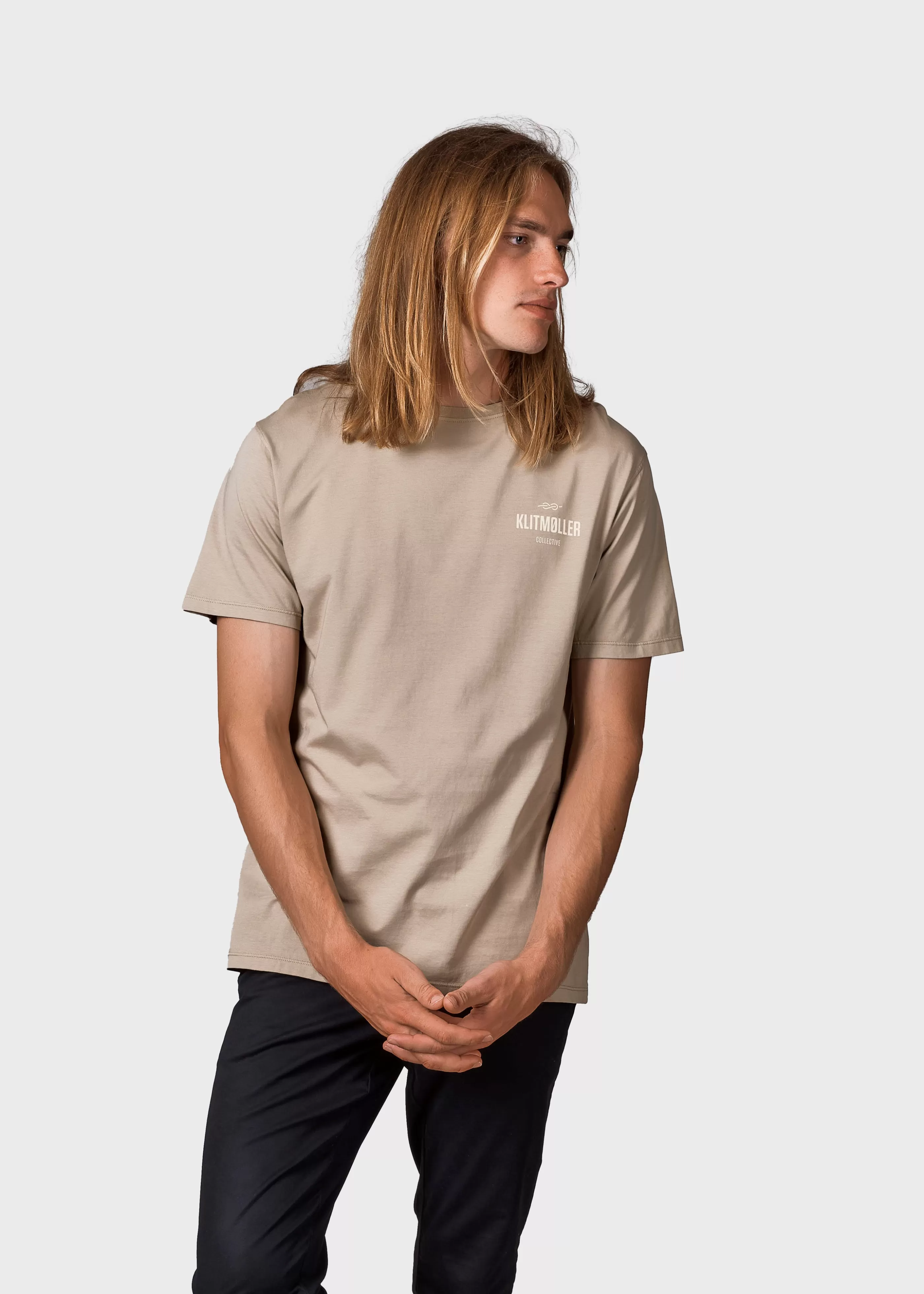 Klitmoller Collective Mens small logo tee - Sand- T-shirts